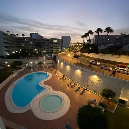 Parrot's House- Yumbo Center Apartment