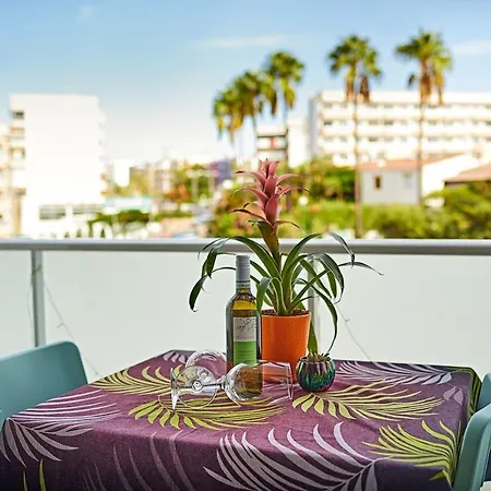 Parrot's House- Yumbo Center Apartment *