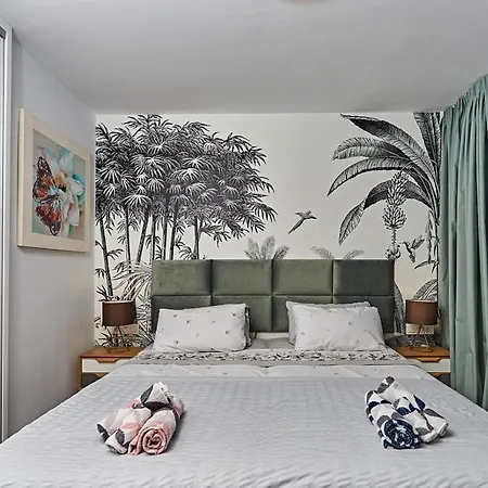 Parrot's House- Yumbo Center Apartment *