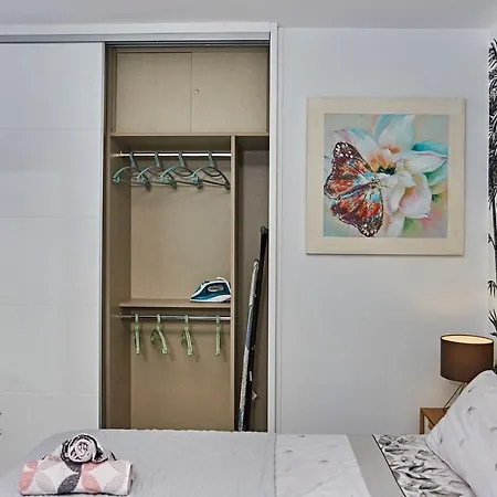 Parrot's House- Yumbo Center Apartment