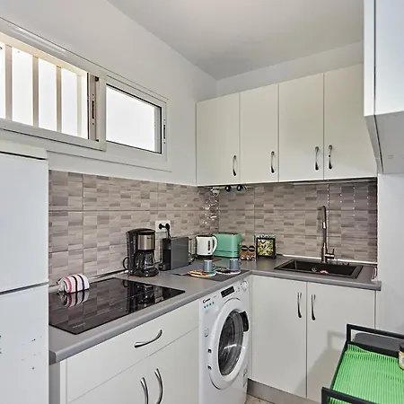 Parrot's House- Yumbo Center Apartment *